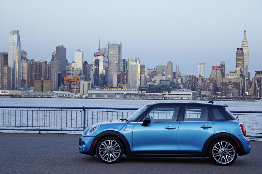  Mini Cooper S 5-Door 2015 года  (US) (фото 18 из 27)